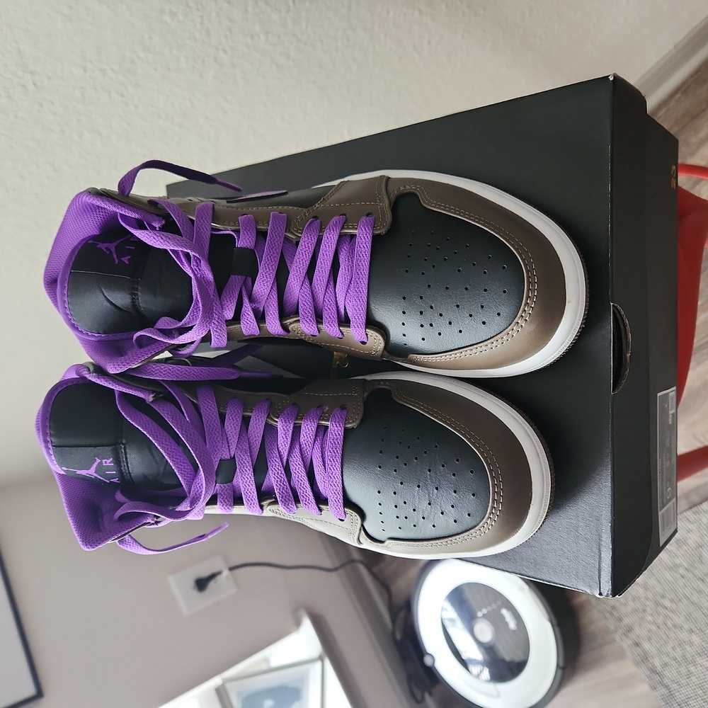 Air jordan mid 1